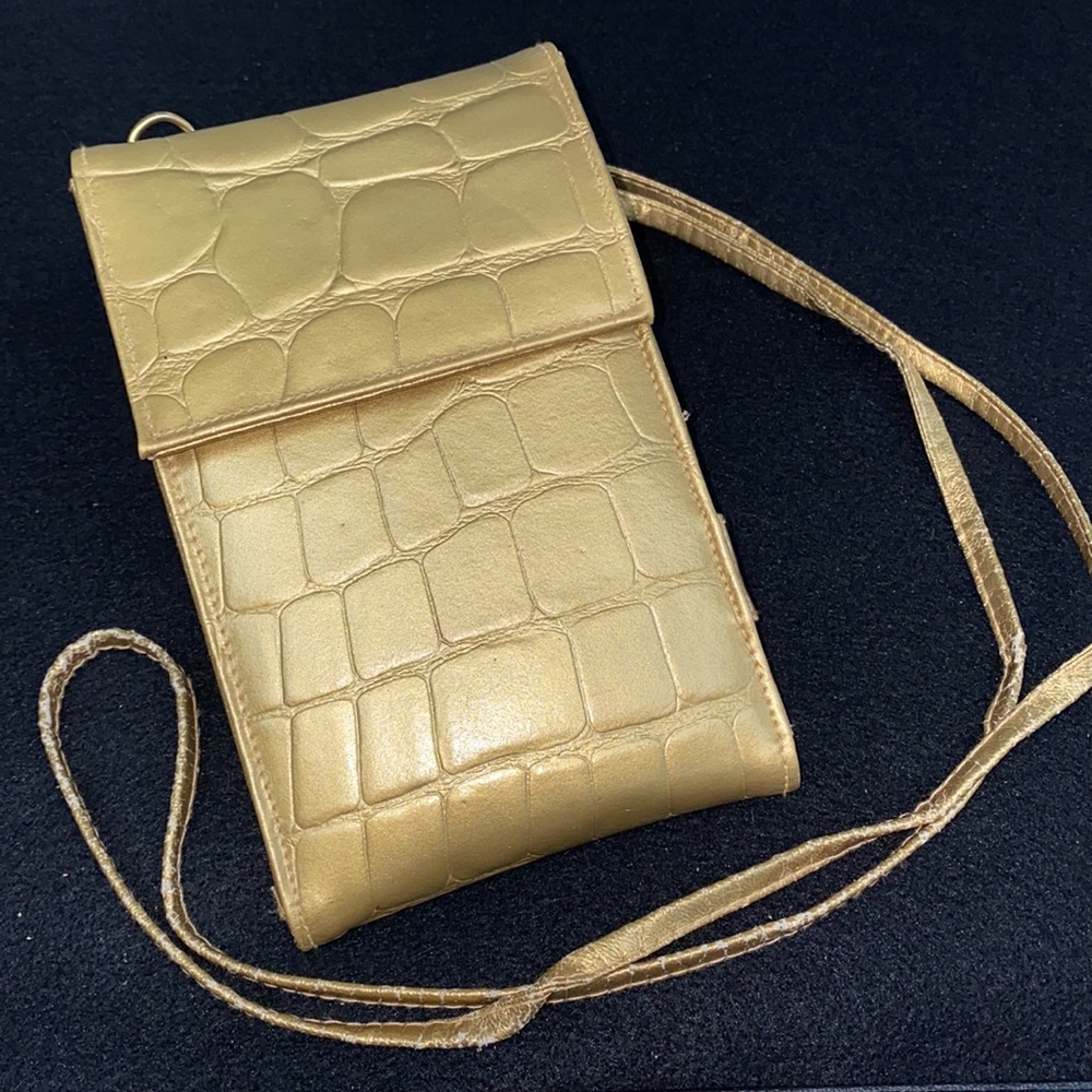 La Covina Leather Crossbody Clutch Wallet